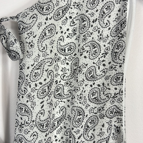 She & Sky Black White Paisley Romper deep V back size large - Picture 8 of 11